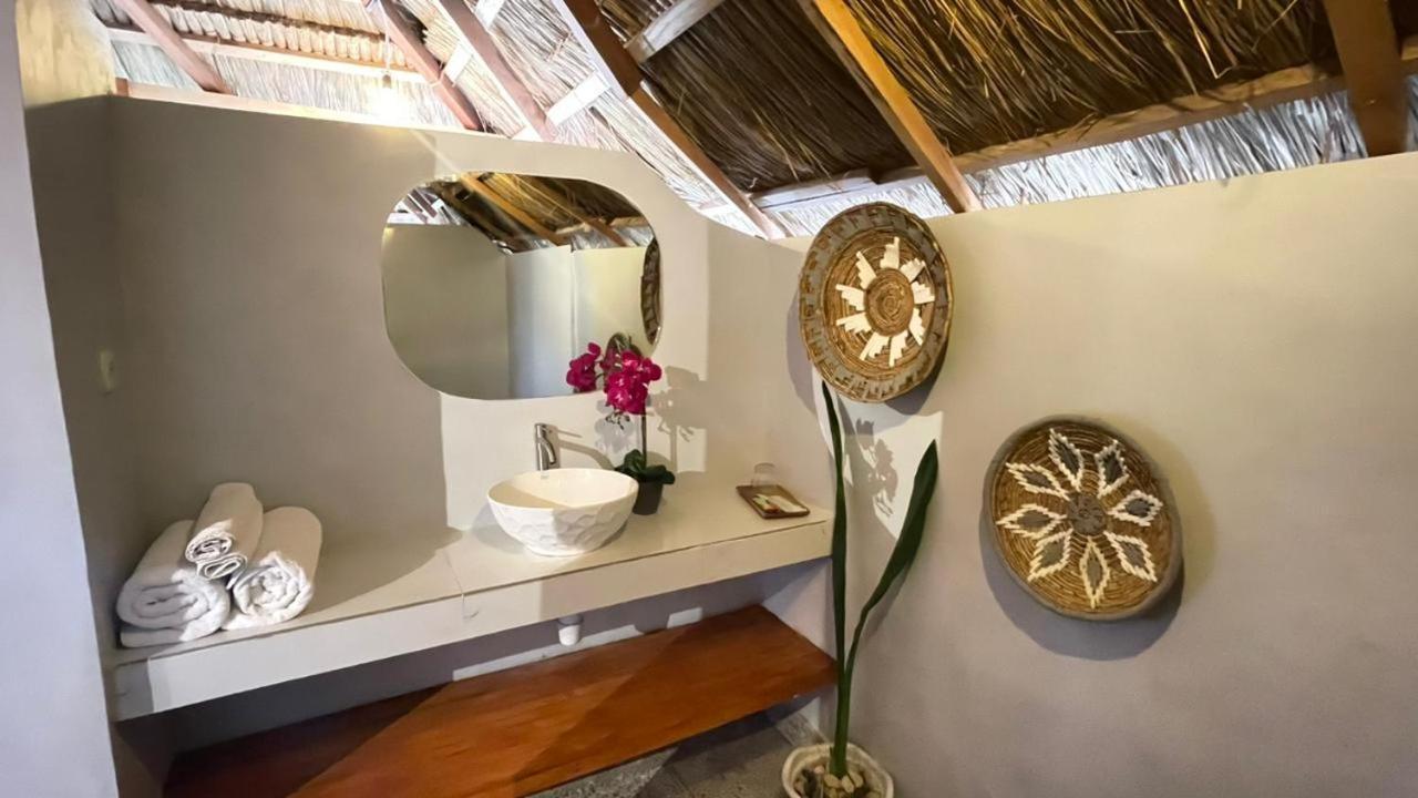 Three Queen Villa And Homestay Waikabubak Esterno foto