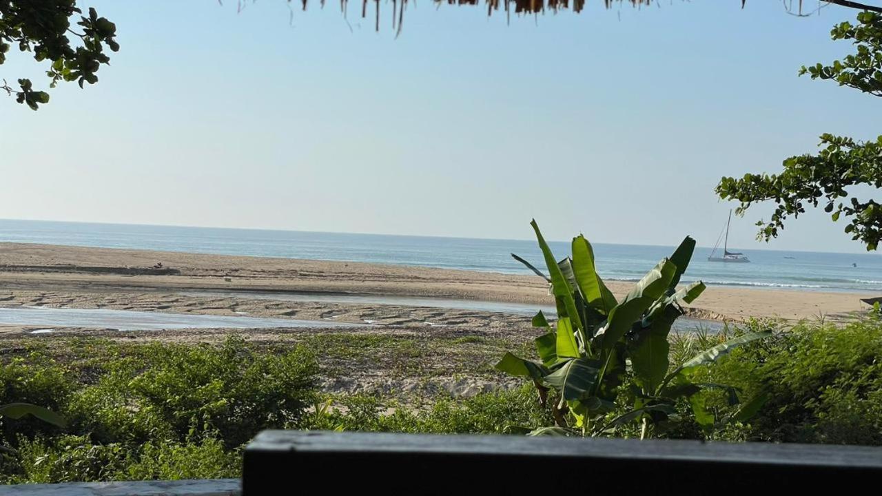 Three Queen Villa And Homestay Waikabubak Esterno foto