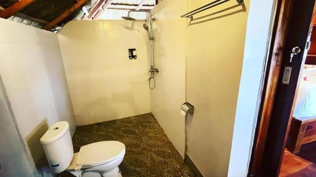 Three Queen Villa And Homestay Waikabubak Esterno foto