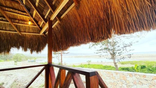 Three Queen Villa And Homestay Waikabubak Esterno foto