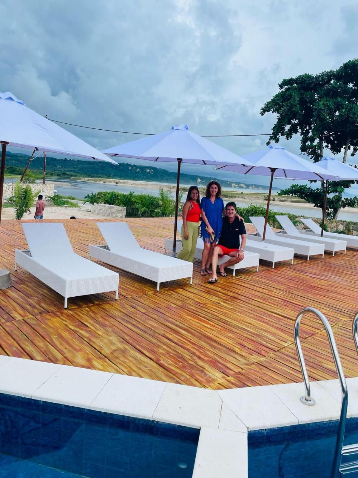 Three Queen Villa And Homestay Waikabubak Esterno foto